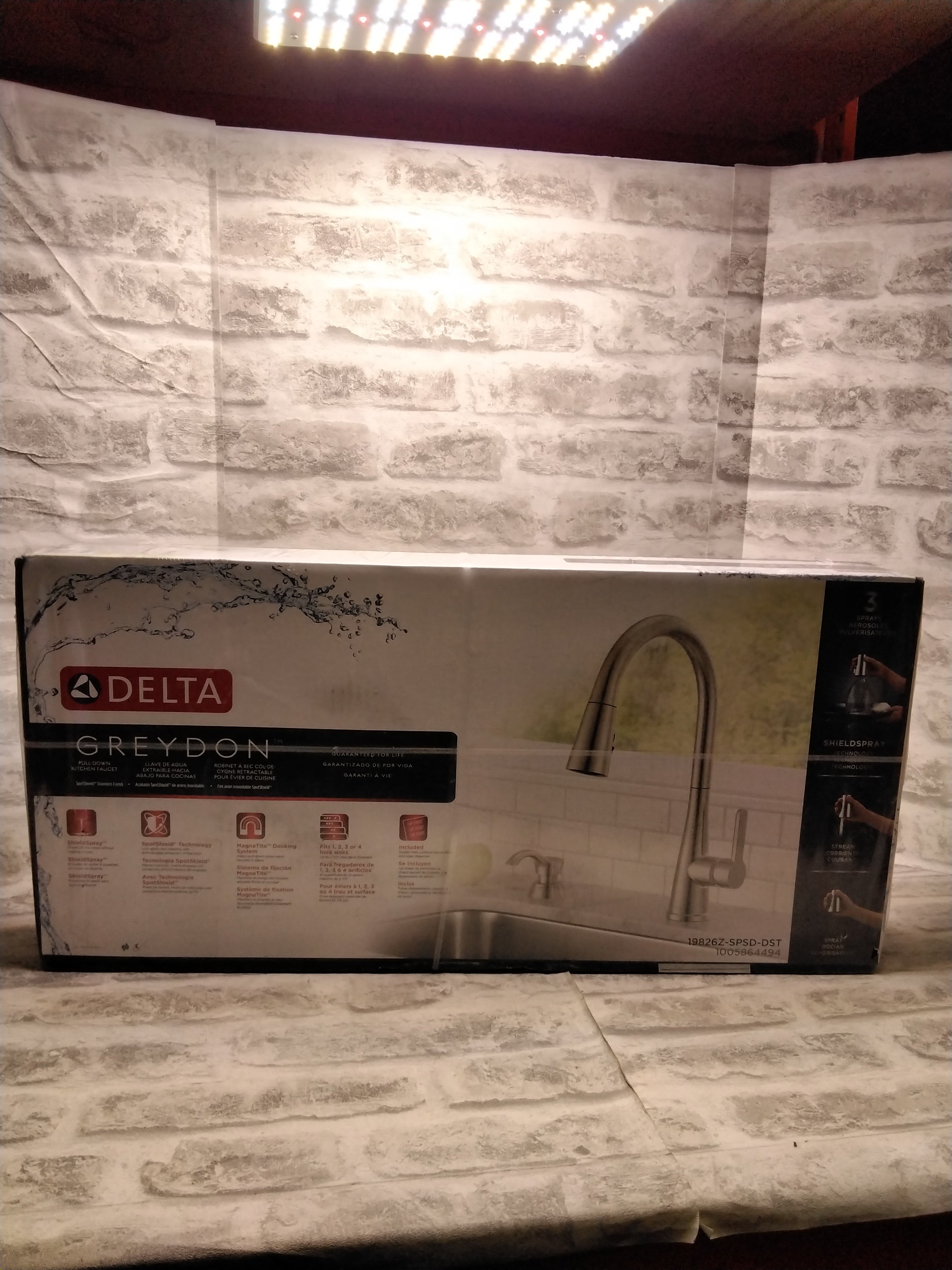 Greydon Single-Handle Pull-Down Sprayer Kitchen Faucet with Soap Dispenser (7650225520878)